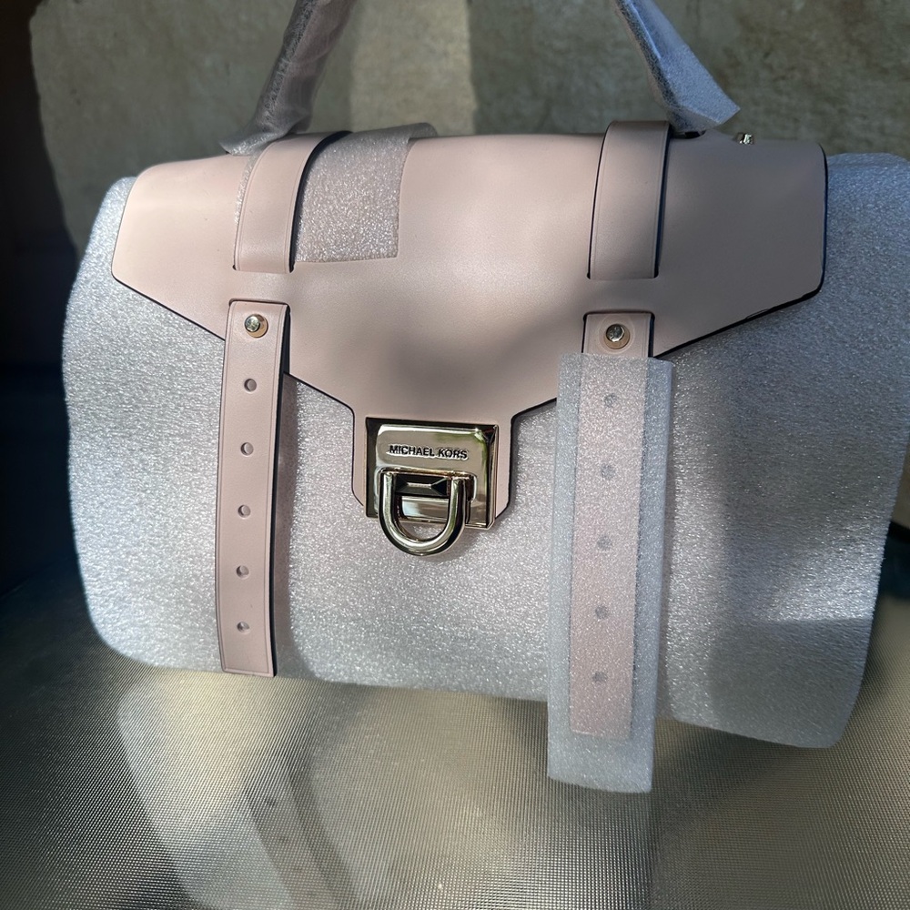 AUTHENTIC Michael Kors Manhattan Medium Satchel
